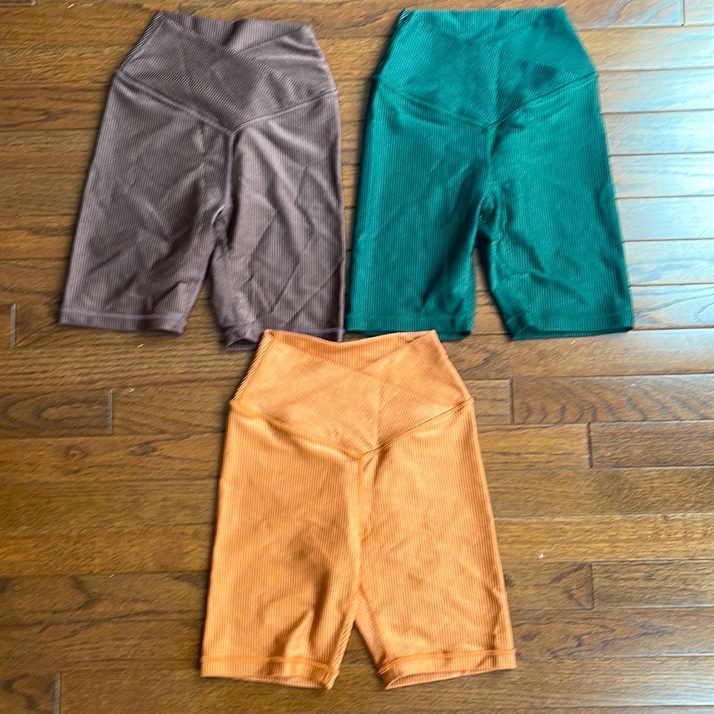 Offline by Aerie Bike Short Hi-Rise Crossover 7” in Forest Green